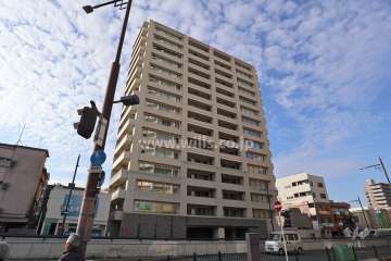 ロジュマン高槻ステーションフロントの外観(東側から)