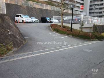 駐車場出入り口