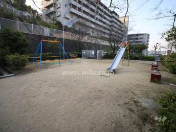 敷地に隣接する児童公園