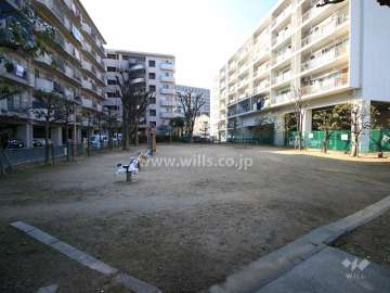 敷地に隣接する児童公園