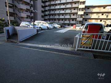 駐車場出入り口