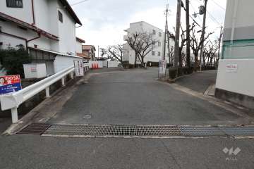 駐車場出入り口