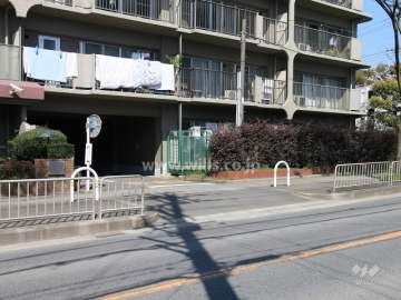 駐車場出入り口