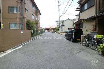 西側前面道路(北側から)