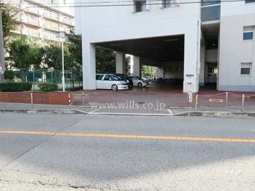 駐車場出入り口