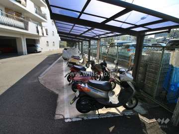 敷地内バイク置場