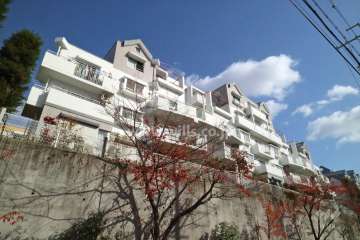 高槻阿武山一番街108号の外観(西側から)