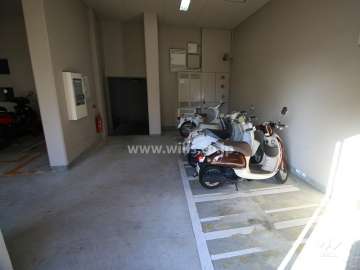 屋内に設けられたバイク置場