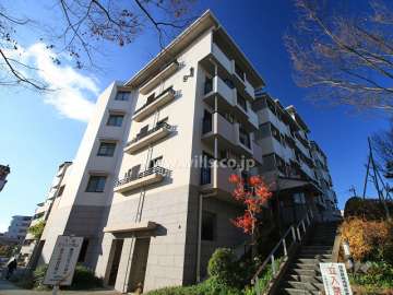 阿武山九番街東 1号棟の外観（北東側から）