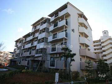 阿武山九番街東 1号棟の外観（北西側から）