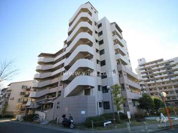 阿武山九番街東 3号棟の外観（北西側から）