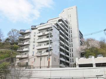 高槻阿武山三番街305号棟の外観（北東側から）