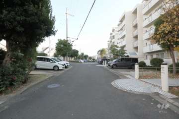 敷地北東側の前面道路