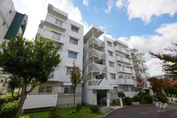 高槻阿武山二番街208号棟の外観（南東側から）