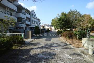 敷地北東側の前面道路