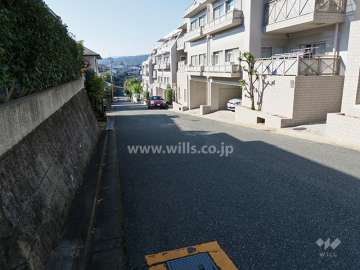 敷地南側の前面道路