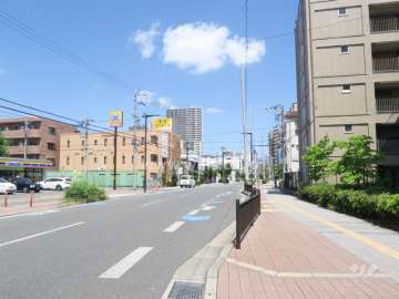 敷地北側の前面道路