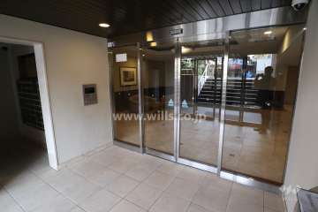 エントランスはオートロック付きです。