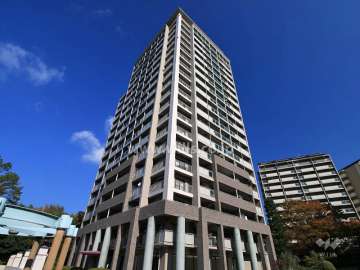 阪急ヒルズコート高槻7番館外観（南西側から）