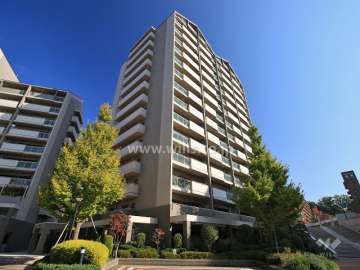 阪急ヒルズコート高槻4番館外観（南西側から）