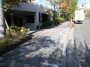 駐車場出入り口