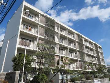 摂津マンションA棟の外観(南西側から)