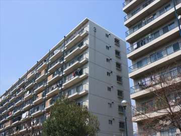 大和サニーハイツ3号棟の外観（南東側から）