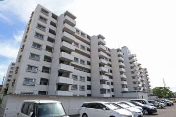 大和サニーハイツ高槻3号棟の外観（北東側から）