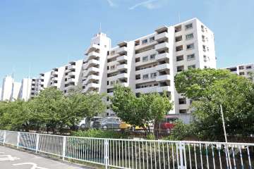 大和サニーハイツ高槻3号棟の外観（北西側から）