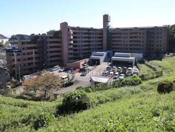 朝日プラザ高槻イーストヒルズ遠景（西側から）