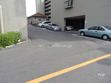 駐車場出入り口