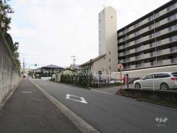 敷地北側の前面道路