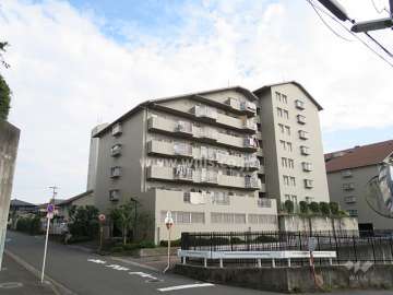 藤和コアティ高槻ハイタウンC棟の外観（北西側から）