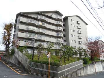 藤和コアティ高槻ハイタウンコアB棟の外観（西側から）