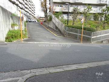 駐車場出入り口