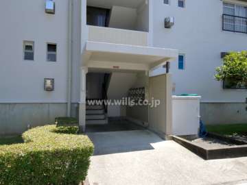 60棟の住戸出入り口（共用ポスト）