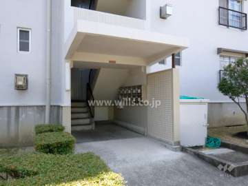 59棟の住戸出入り口（共用ポスト）