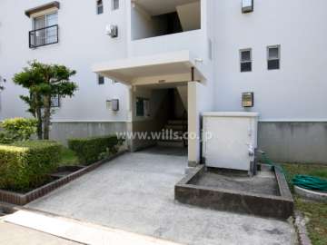 67棟の住戸出入り口（共用ポスト）