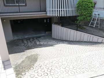 駐車場出入り口