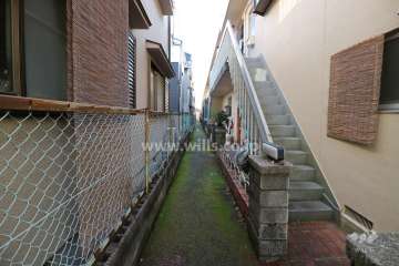 敷地内北側の通路