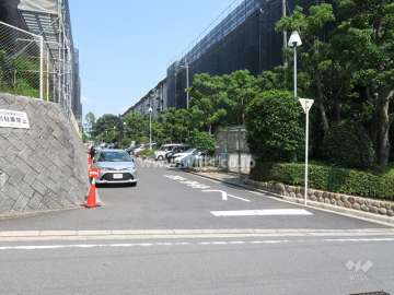 駐車場出入り口