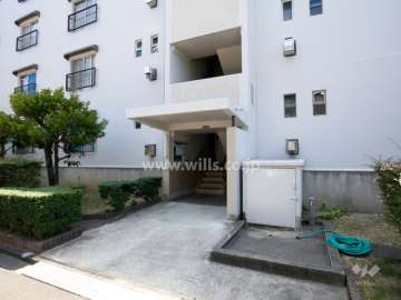 71棟の住戸出入り口（共用ポスト）