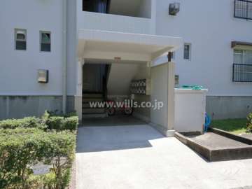 74棟の住戸出入り口（共用ポスト）