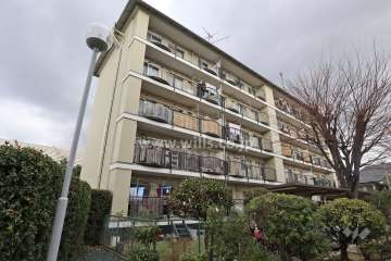 メゾン高槻1号棟の外観（南西側から）