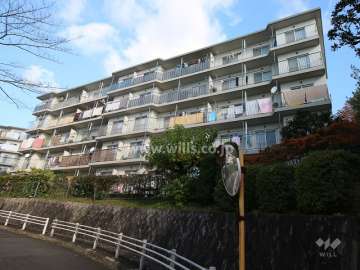 高槻塚原台ハイツ15号棟の外観（南東側から）