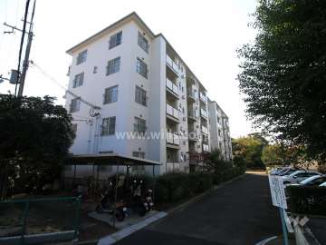 高槻塚原台ハイツ2号棟の外観（北東側から）