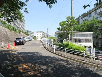 敷地北側の前面道路