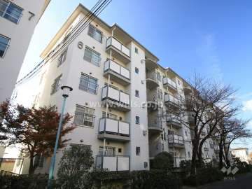 高槻塚原台ハイツ6号棟の外観（北東側から）