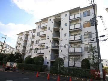 高槻塚原台ハイツ11号棟の外観（北西側から）