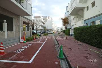 敷地北東側の前面道路